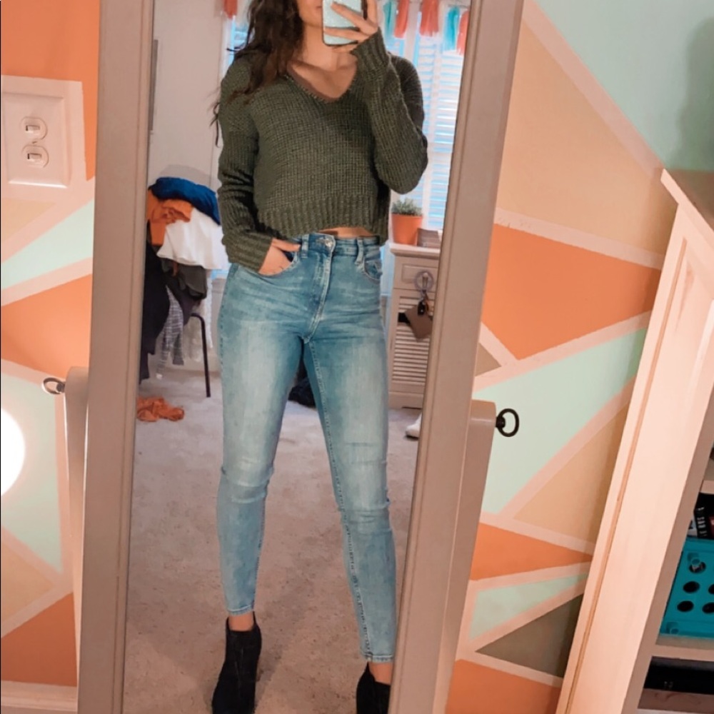 ❤️4/$25 Cropped hoodie!❤️